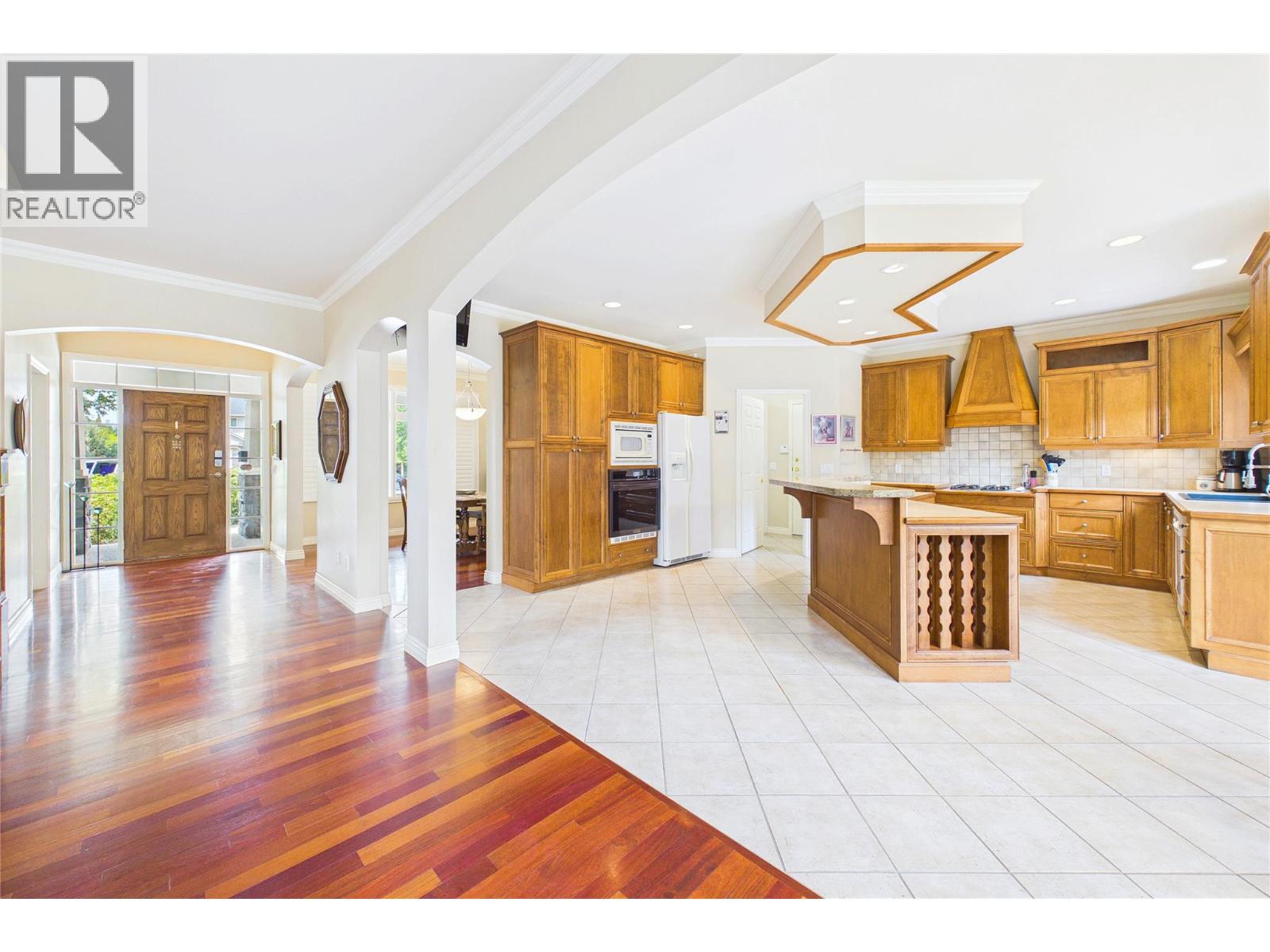 4335 Lysons Crescent - 5