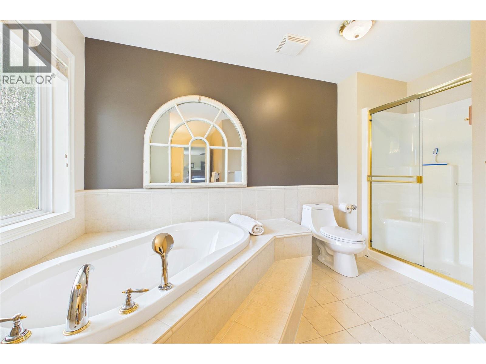 4335 Lysons Crescent - 30