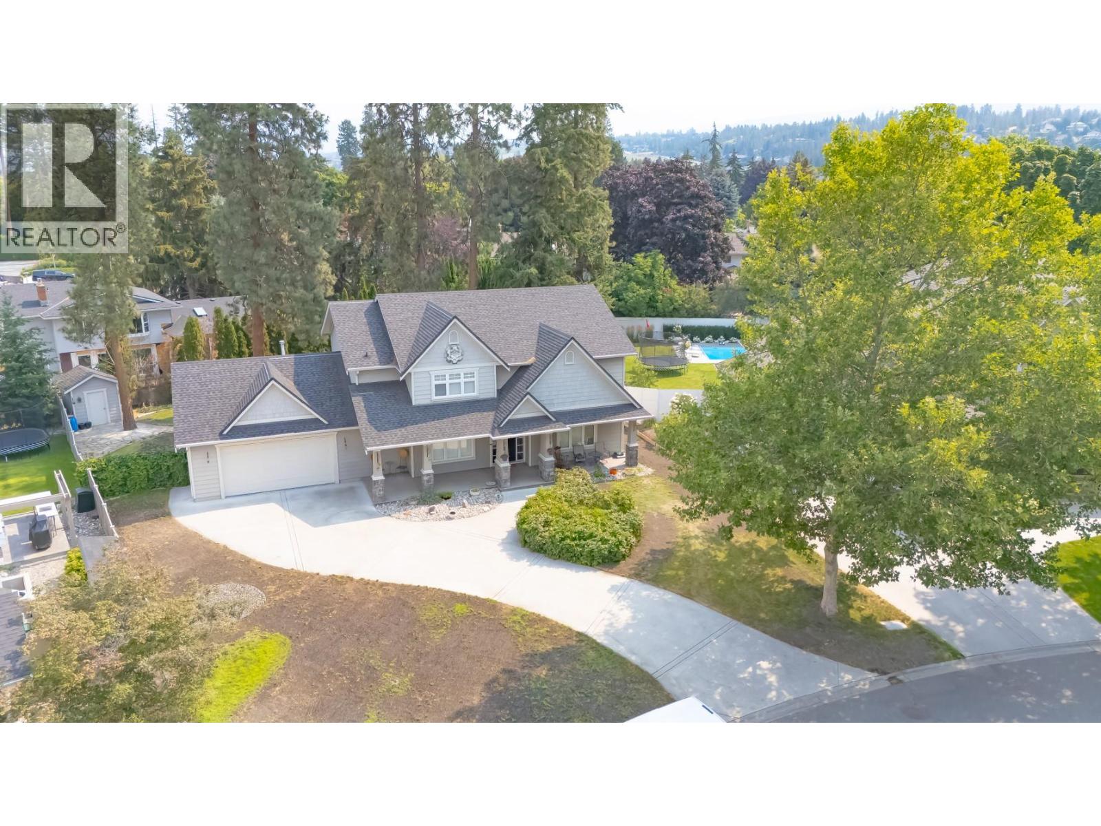 4335 Lysons Crescent - 47
