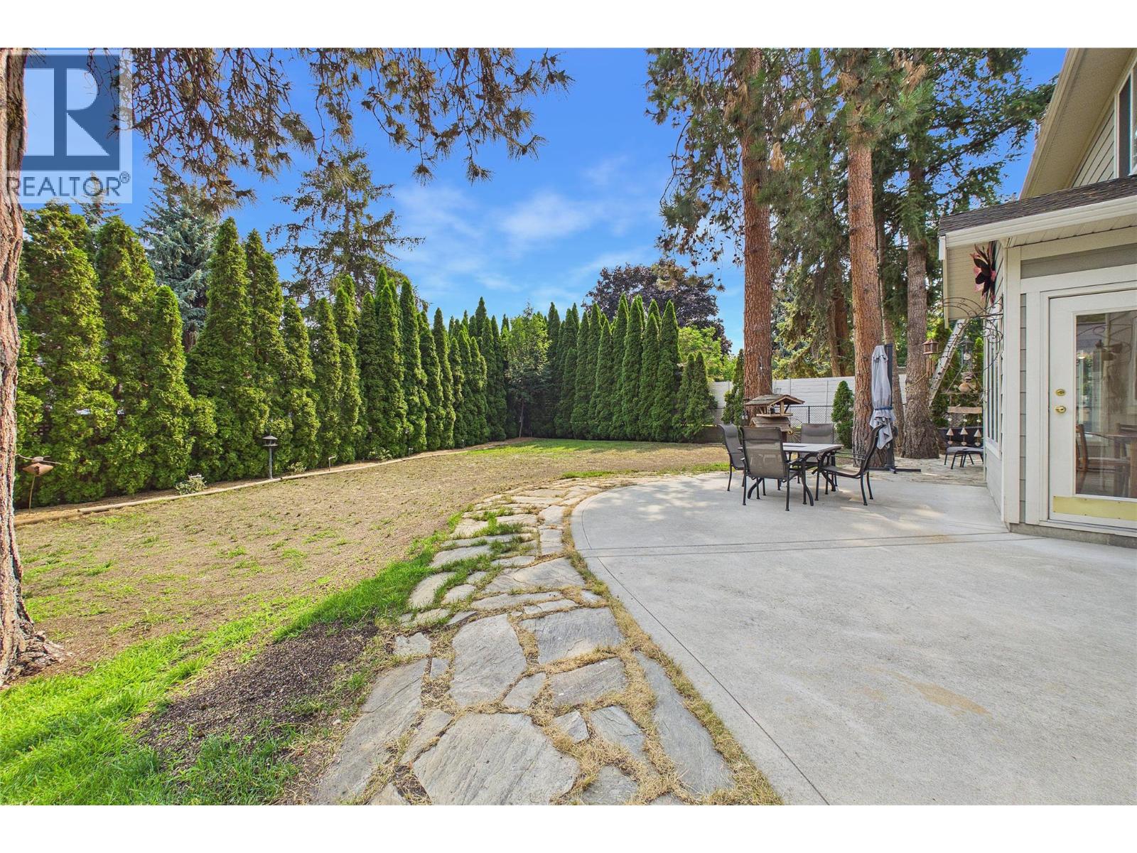 4335 Lysons Crescent - 44