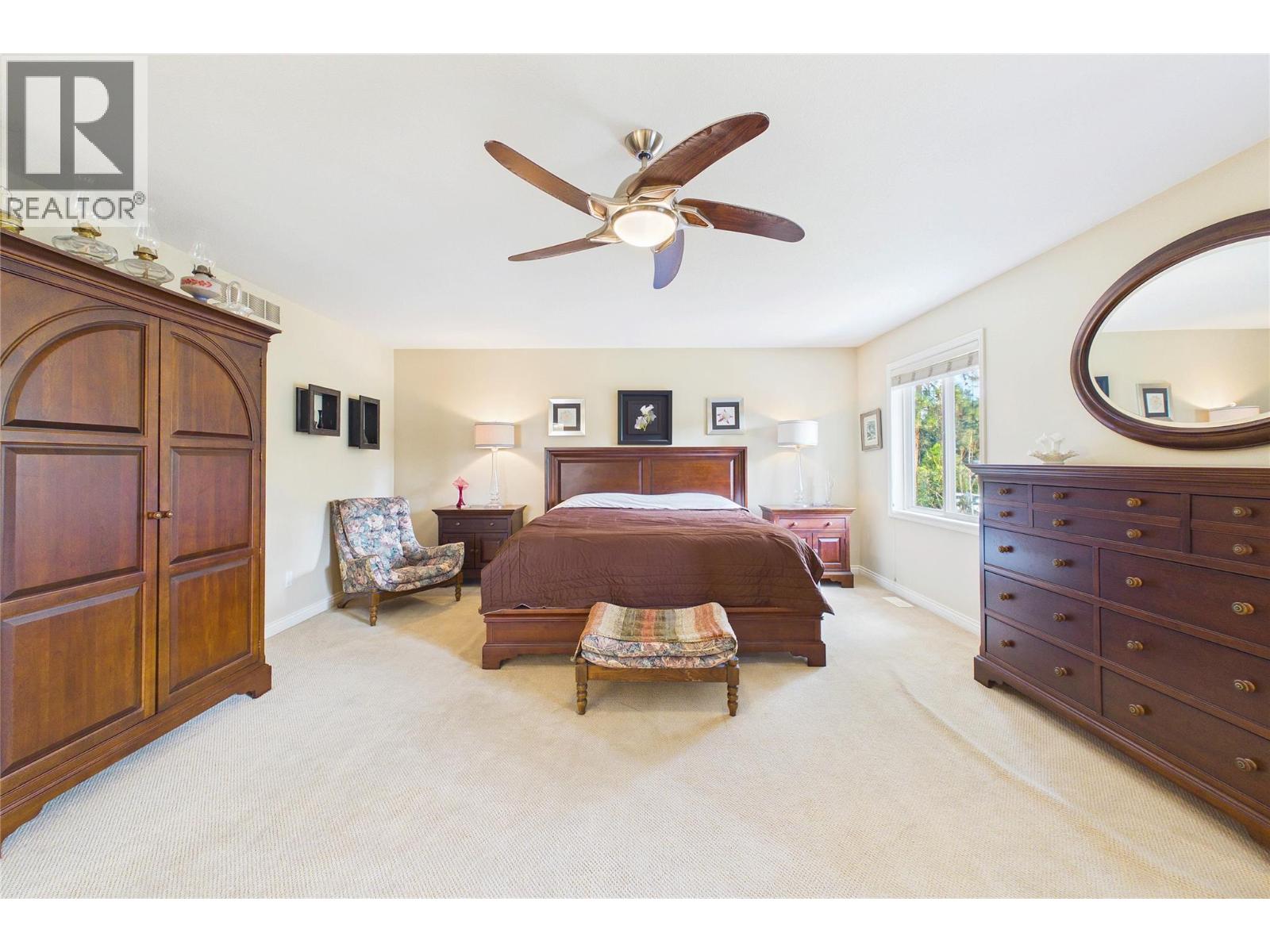 4335 Lysons Crescent - 27