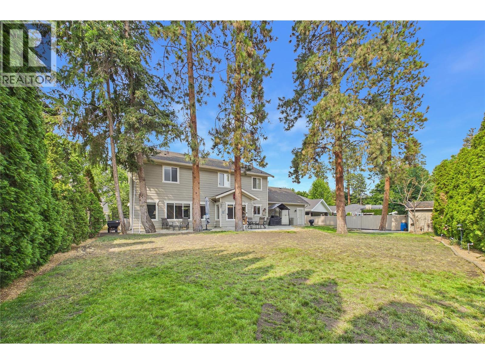 4335 Lysons Crescent - 39