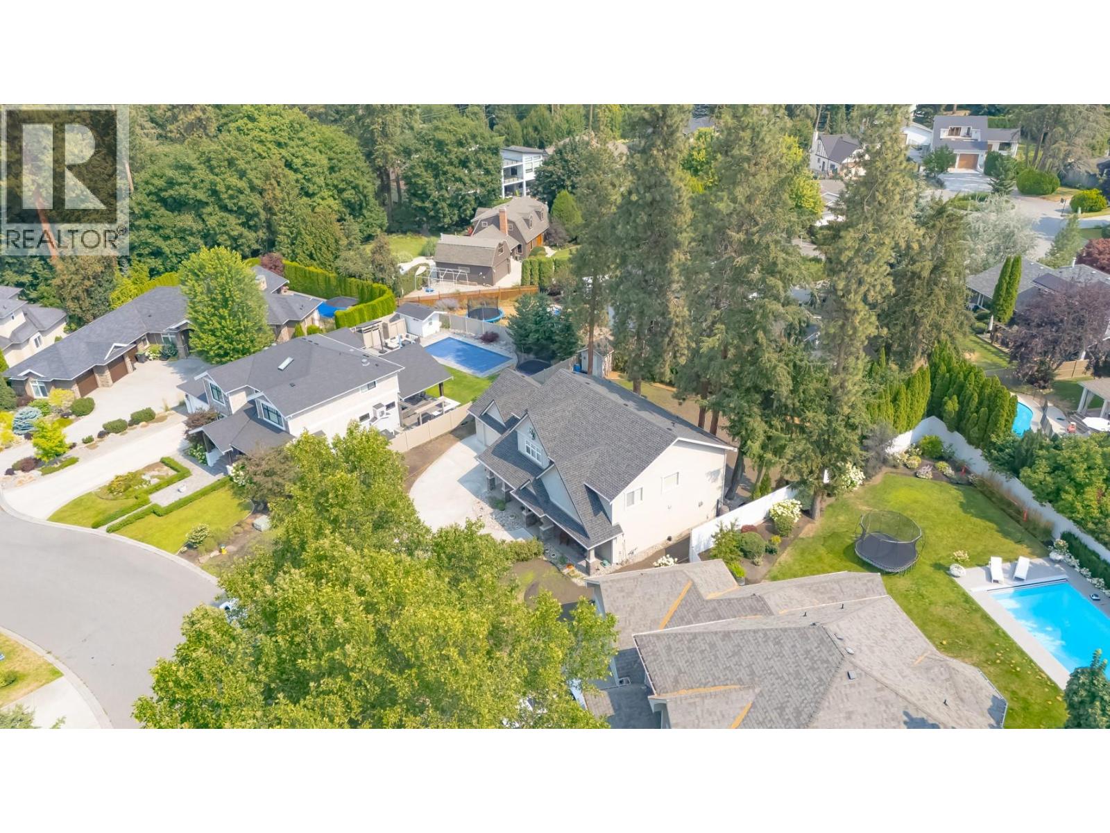 4335 Lysons Crescent - 48