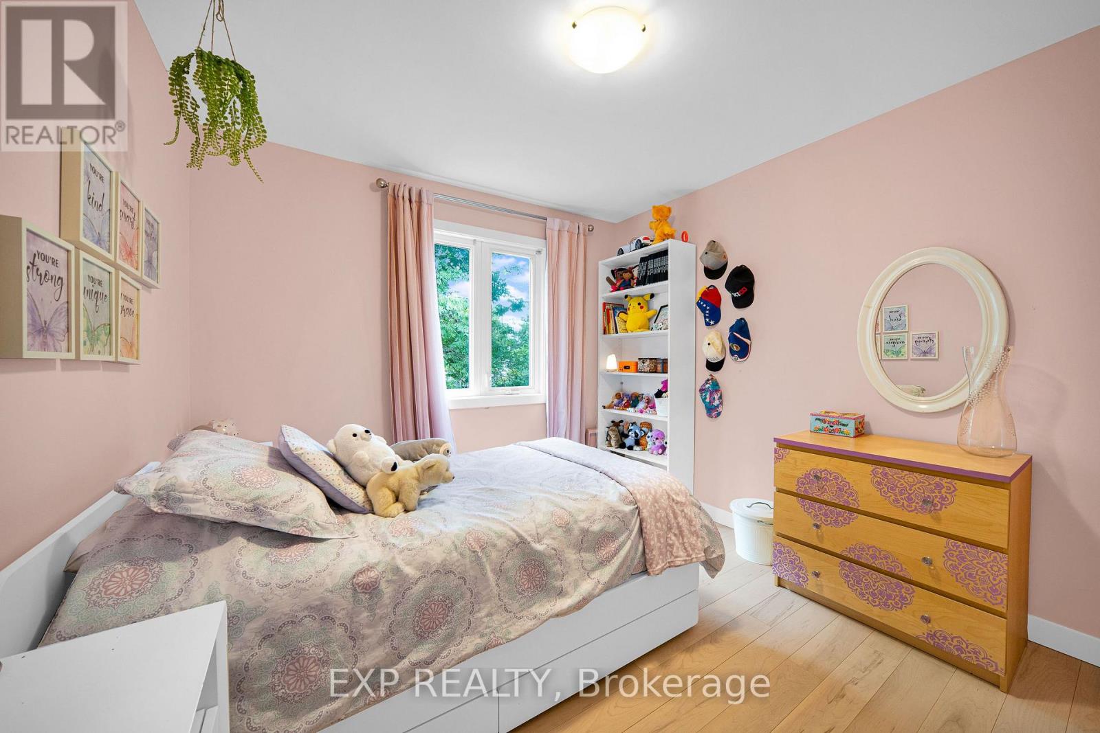 #4 21 MIDLAND CRESCENT - 24