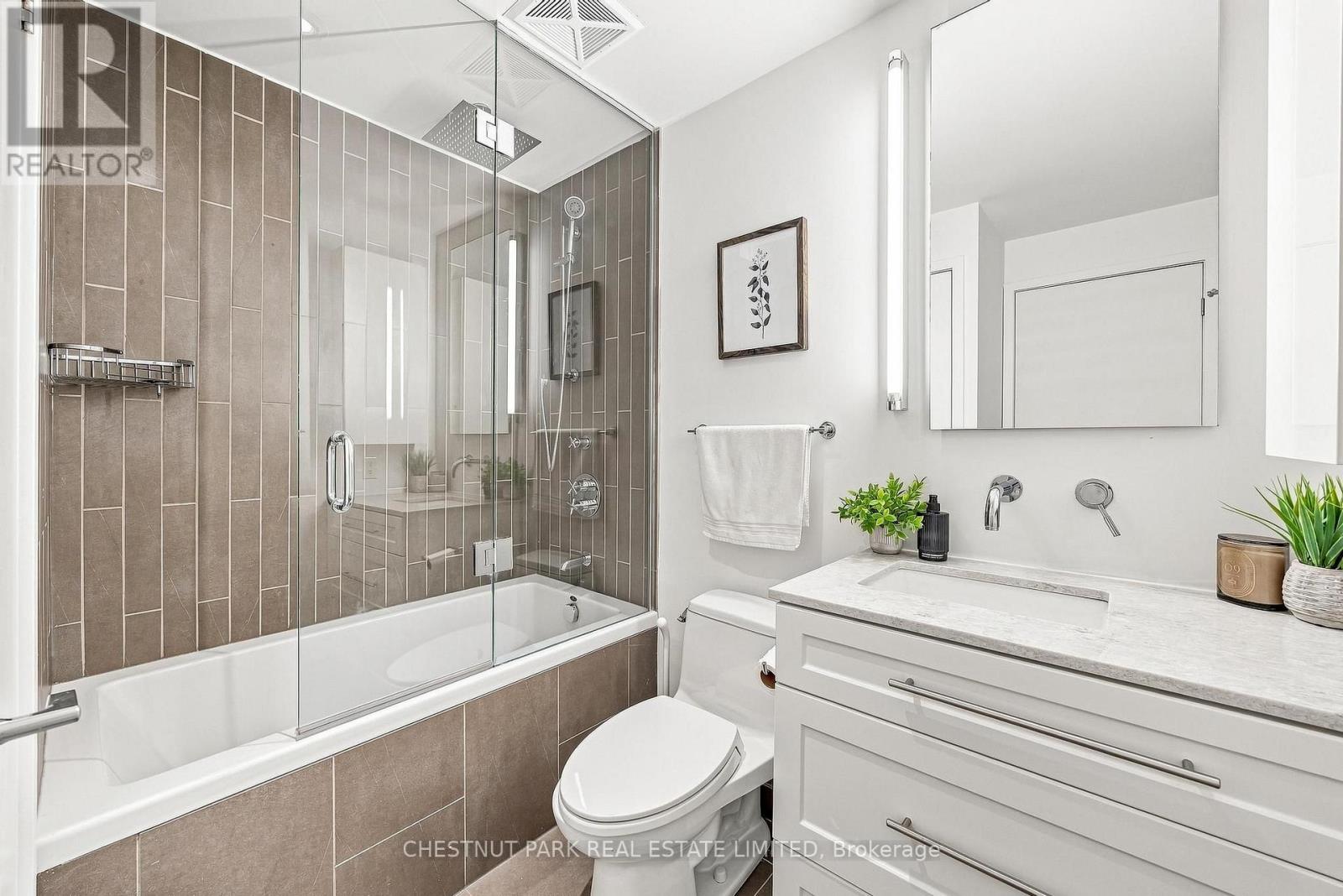#611 25 OXLEY STREET - 17