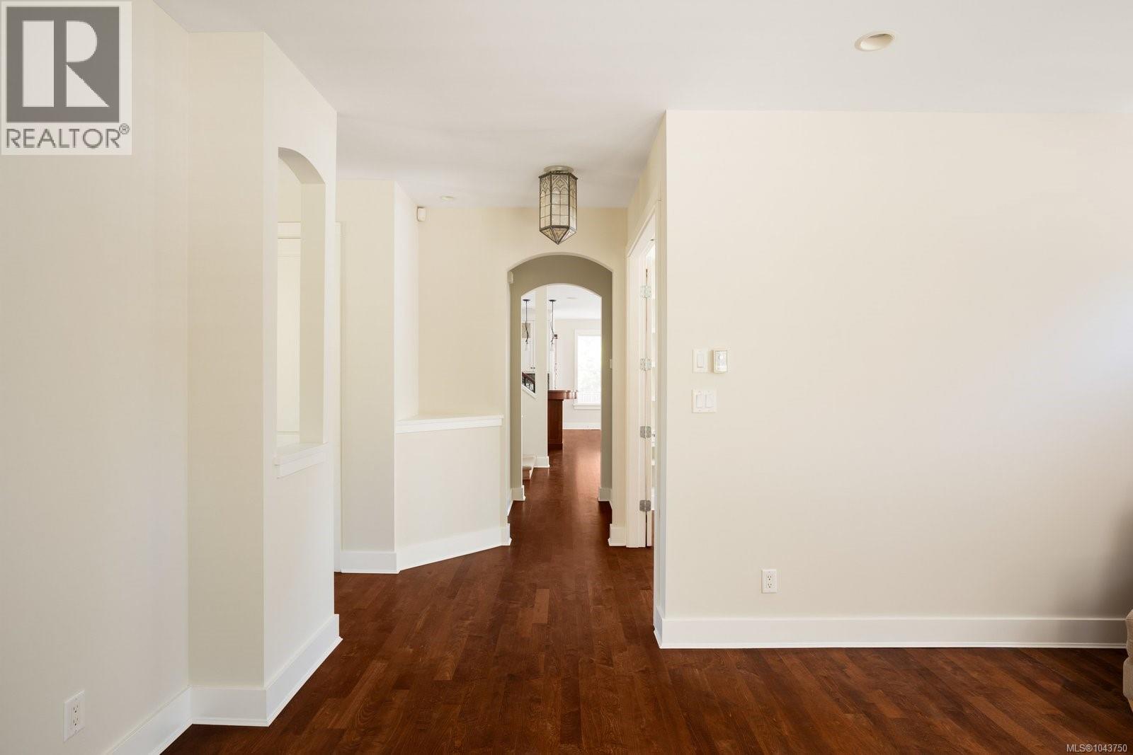  1327 Transit Road, Oak Bay