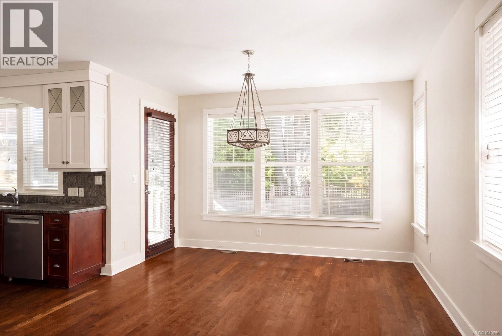  1327 Transit Road, Oak Bay