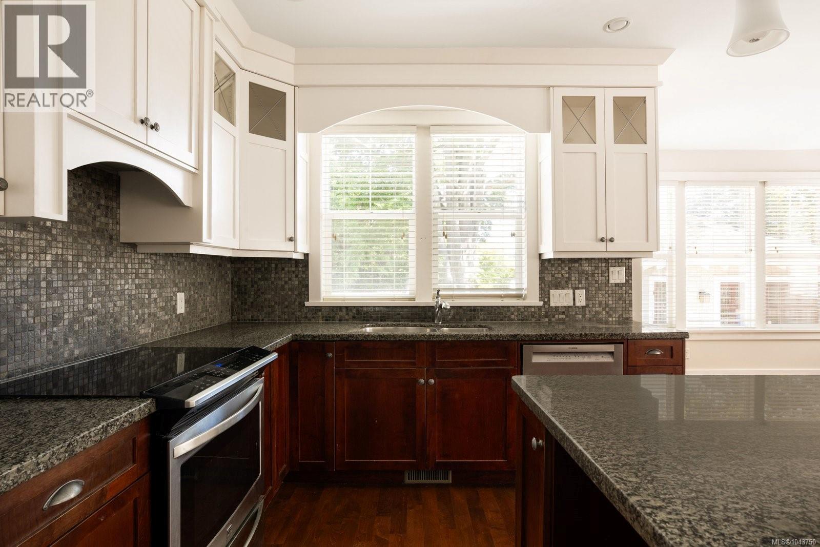  1327 Transit Road, Oak Bay