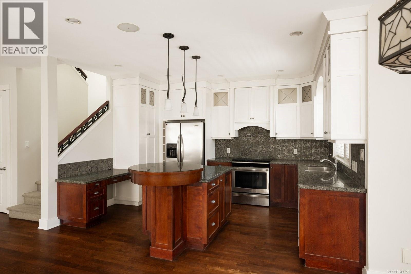  1327 Transit Road, Oak Bay