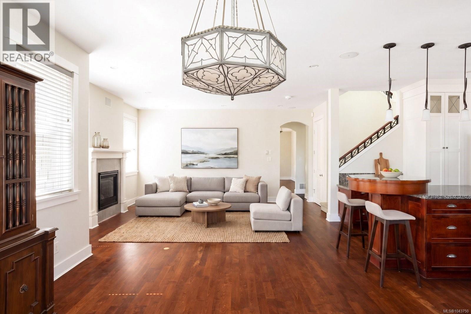  1327 Transit Road, Oak Bay