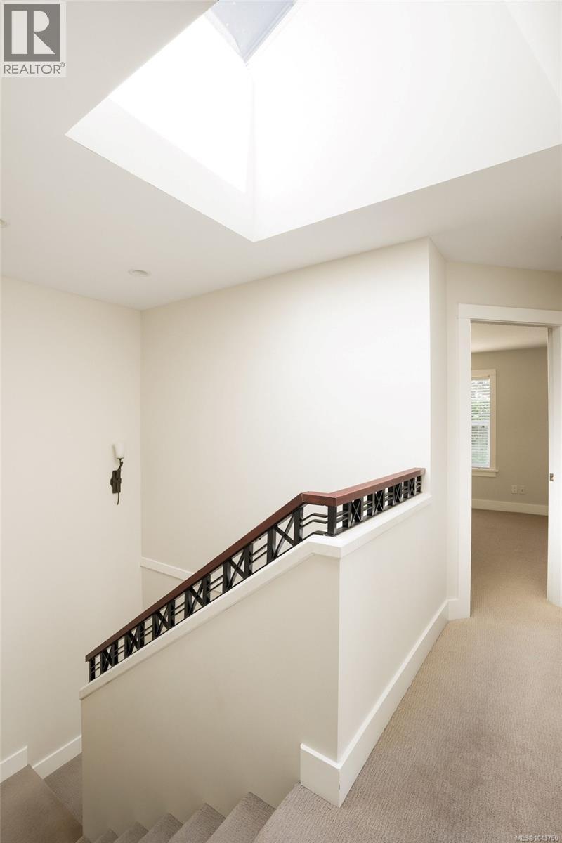  1327 Transit Road, Oak Bay