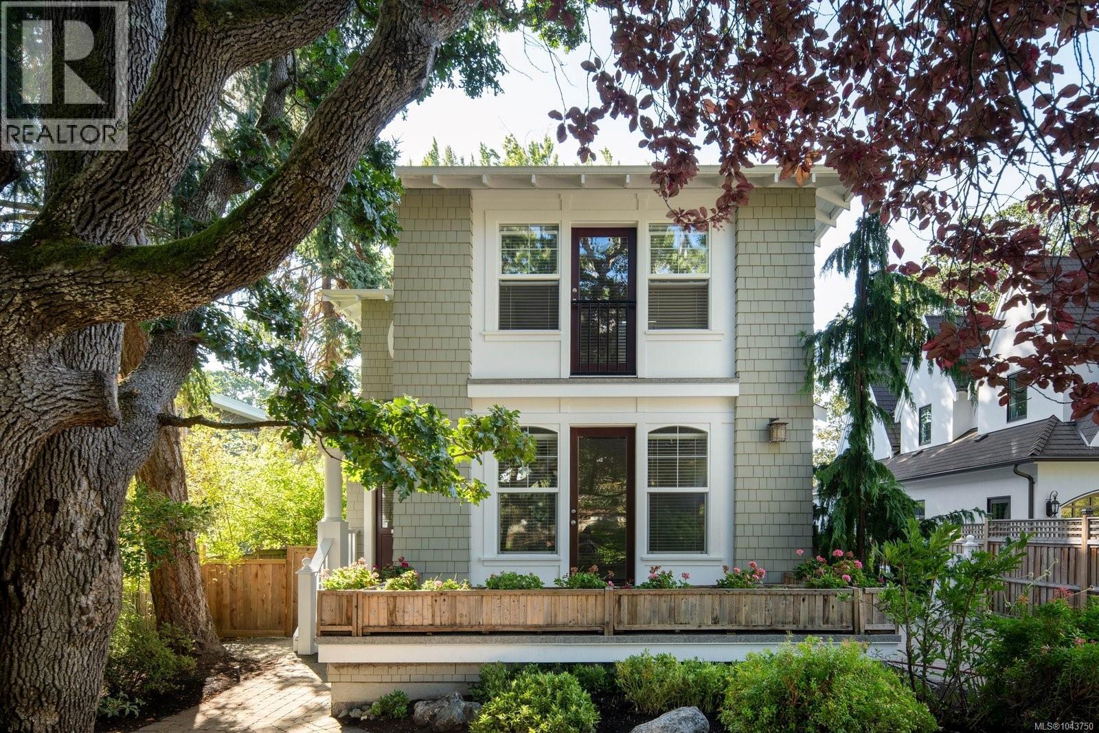  1327 Transit Road, Oak Bay