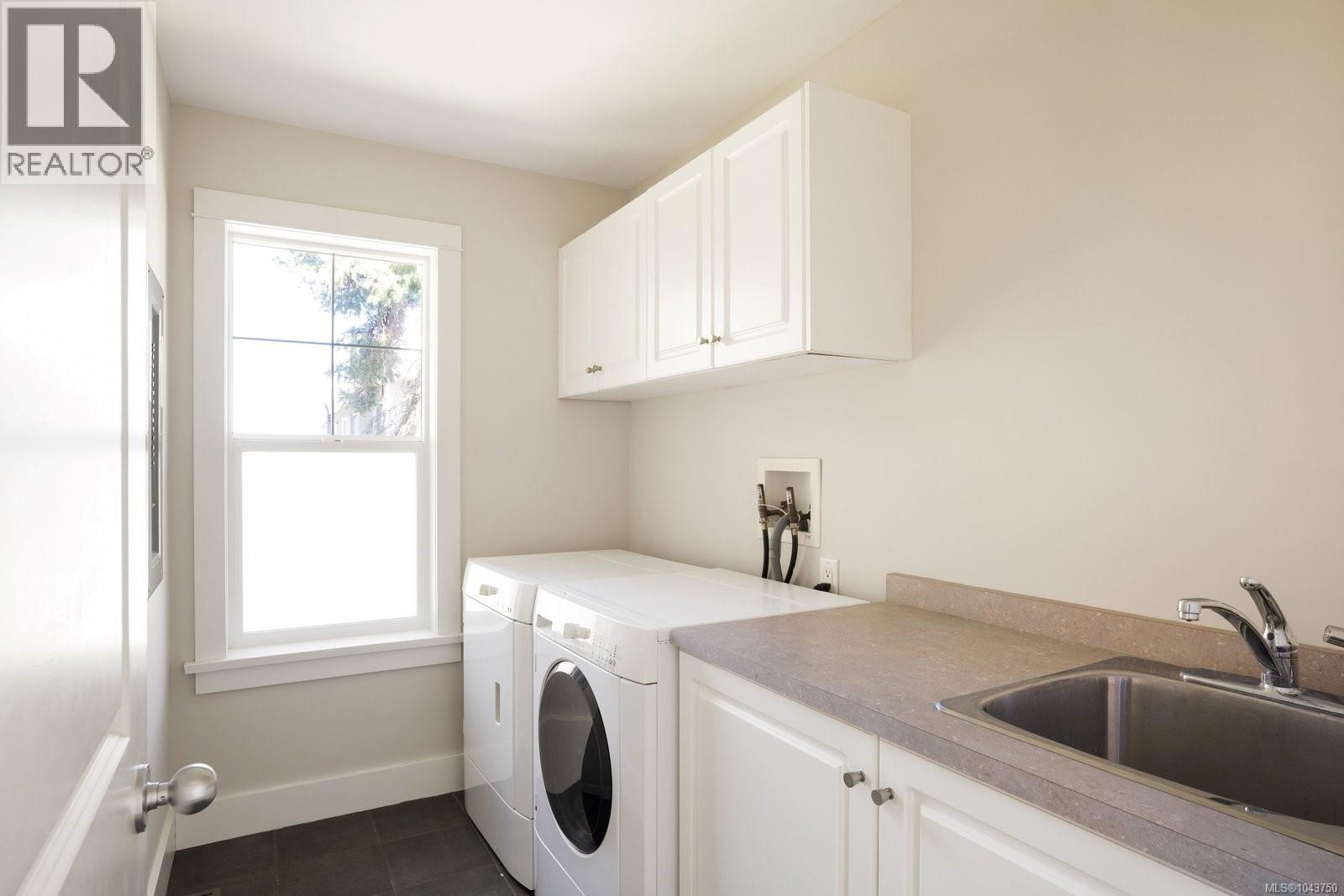 1327 Transit Rd - 33