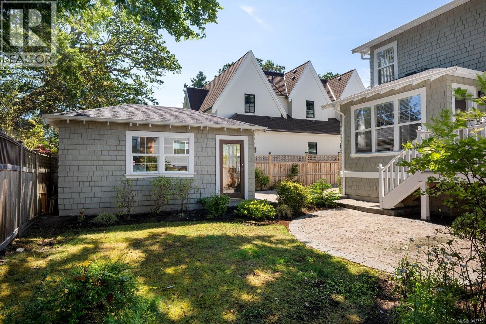  1327 Transit Road, Oak Bay
