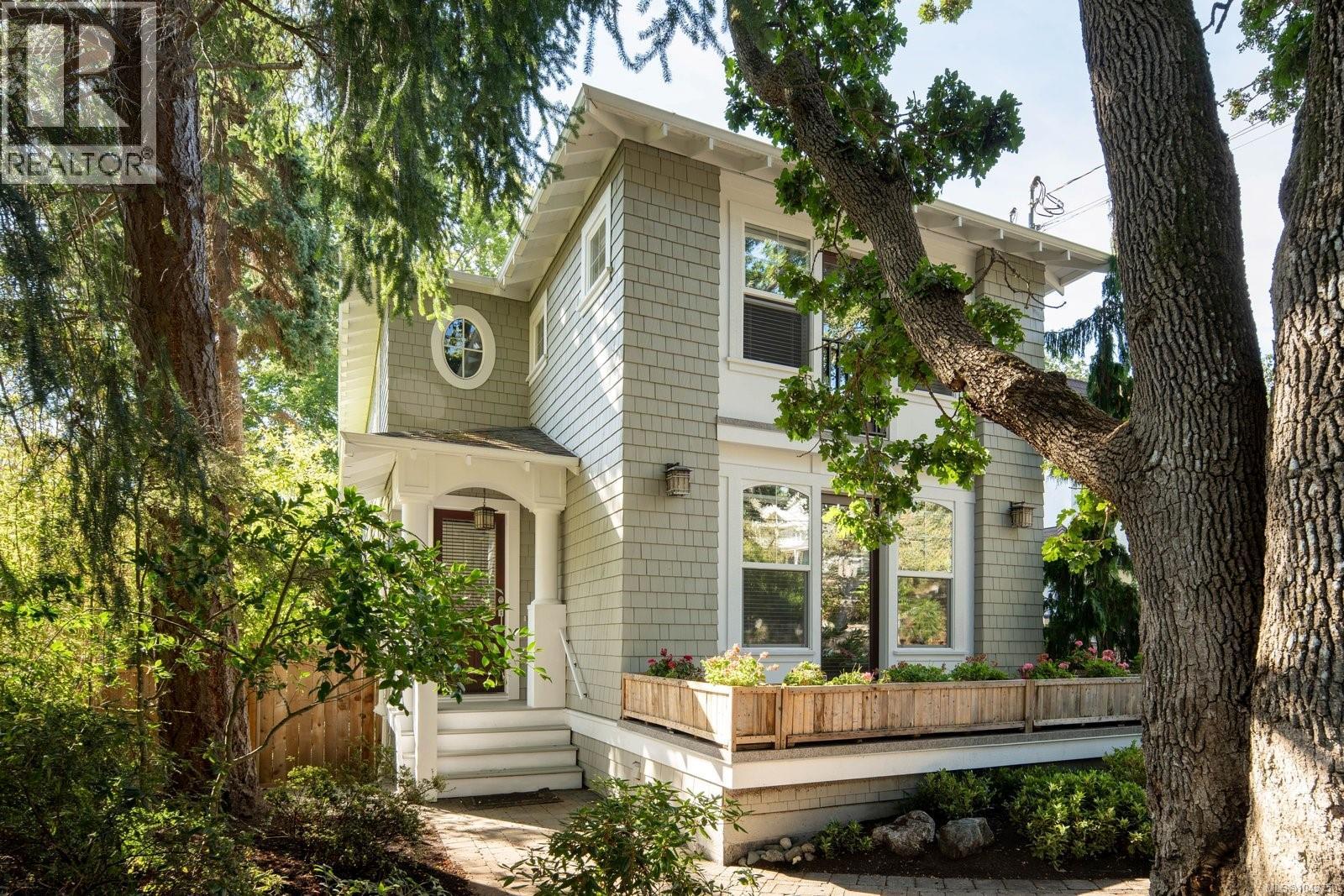  1327 Transit Road, Oak Bay