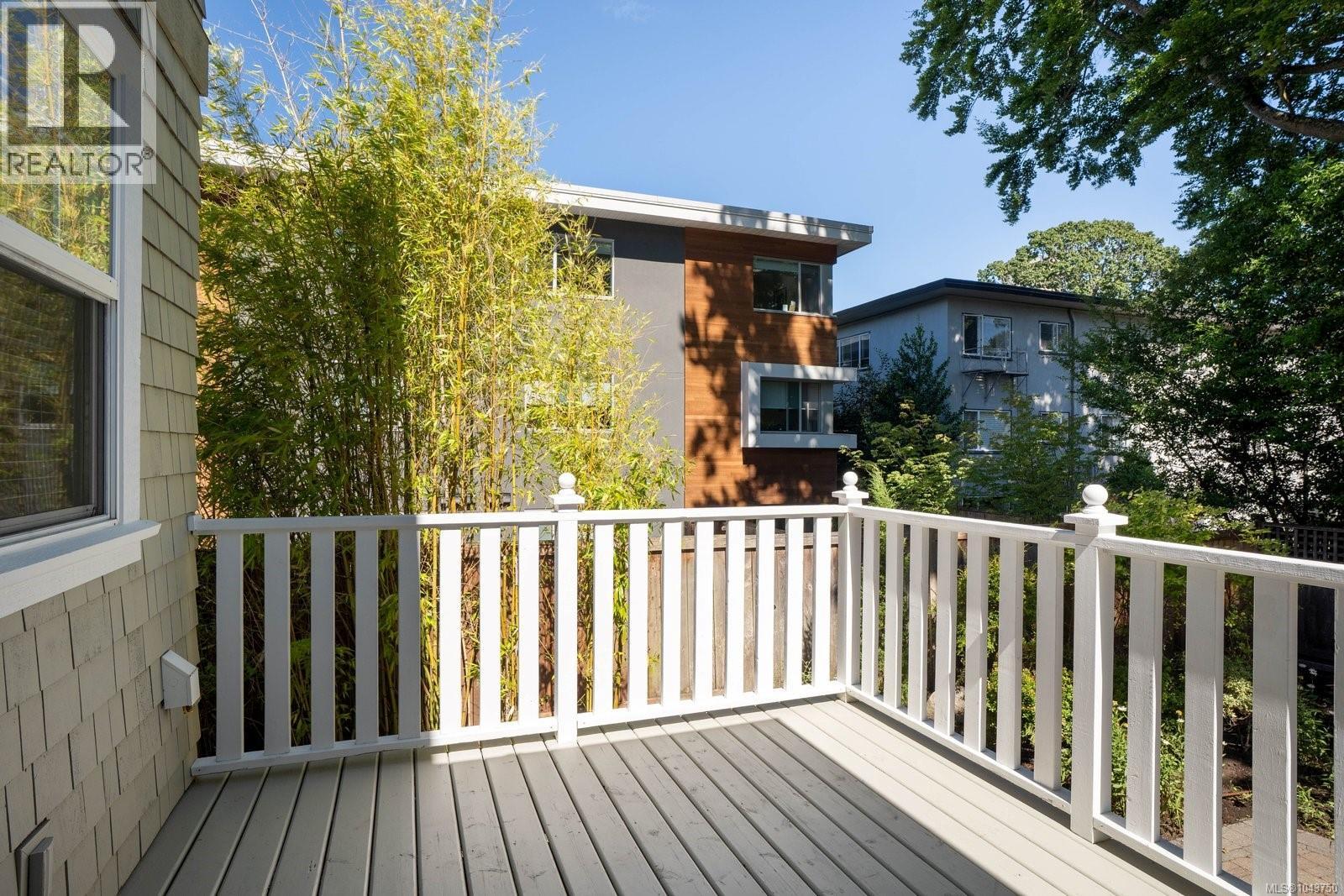 1327 Transit Rd - 41