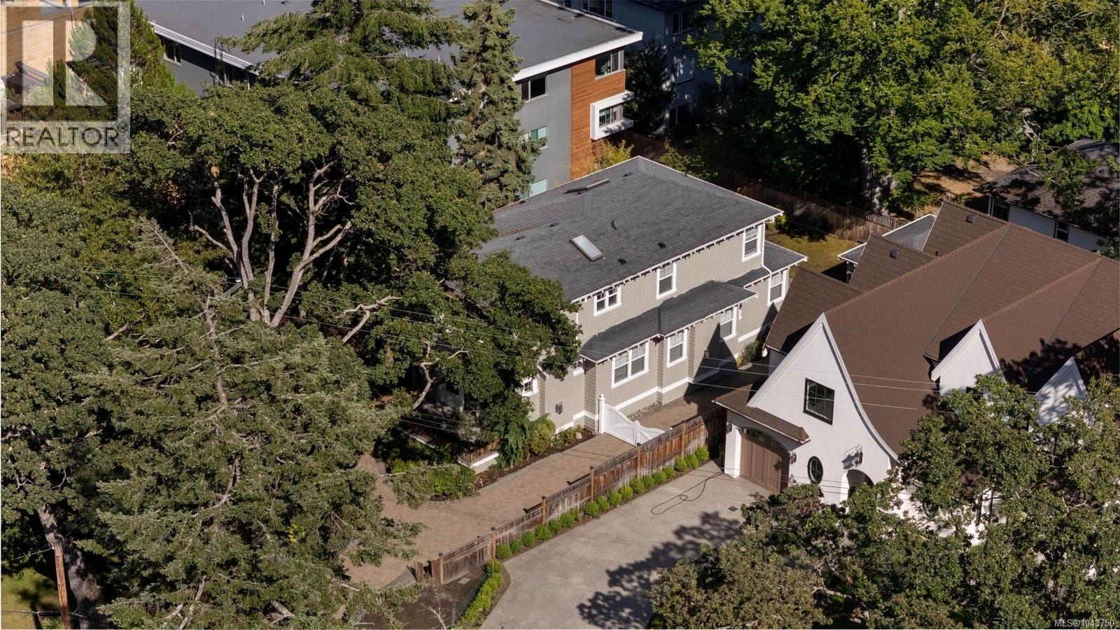  1327 Transit Road, Oak Bay