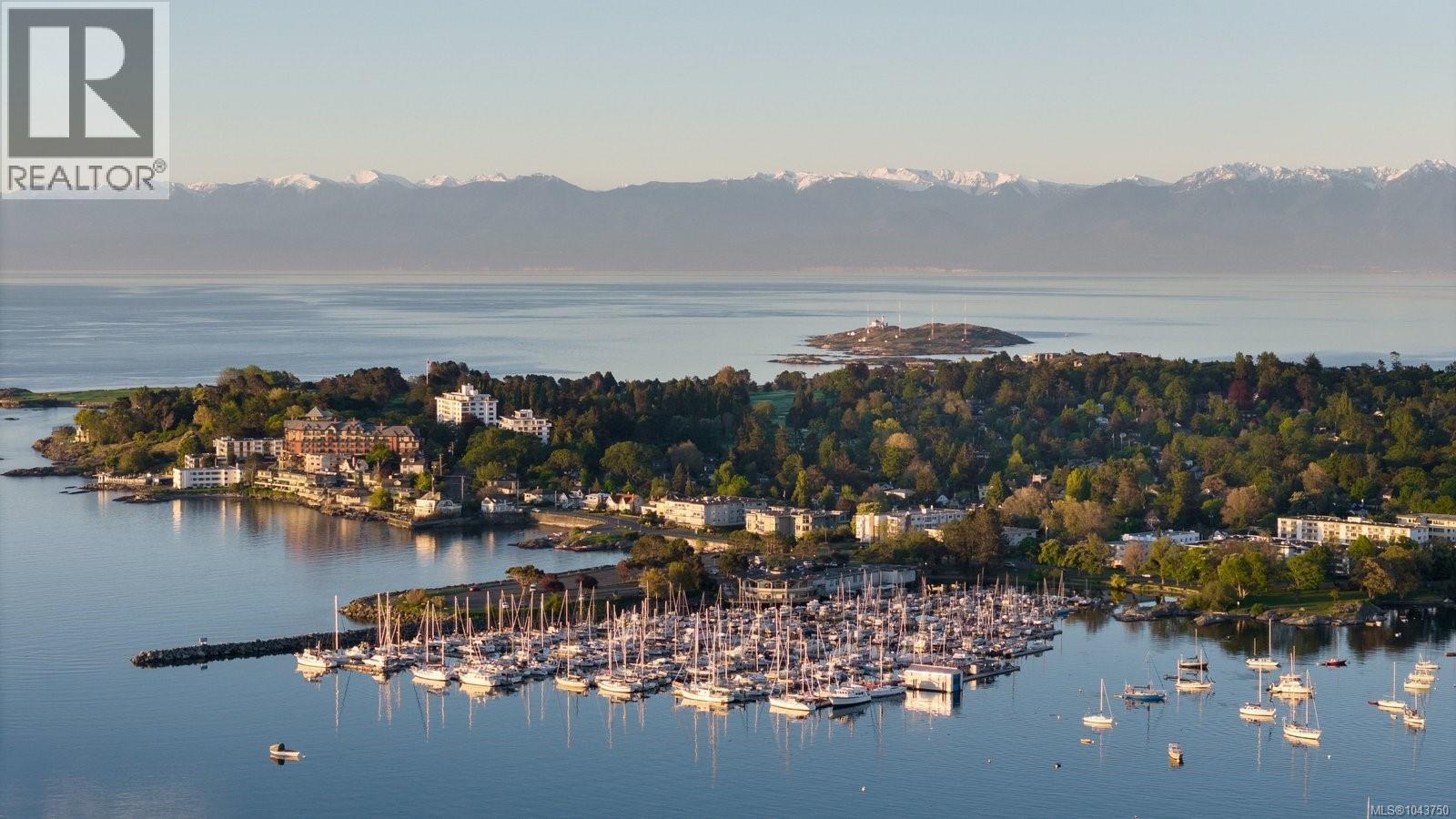 1327 Transit Road, Oak Bay