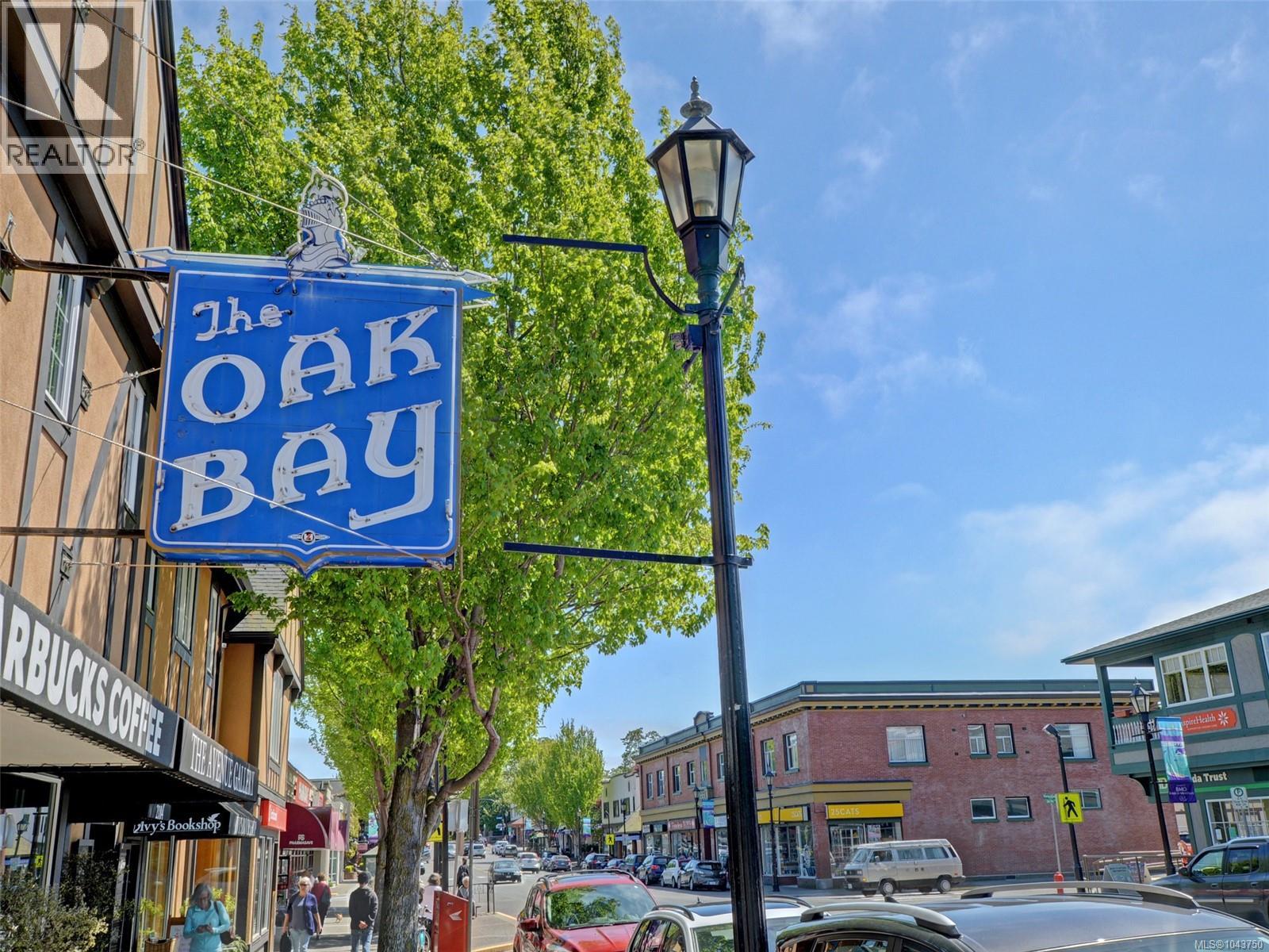  1327 Transit Road, Oak Bay