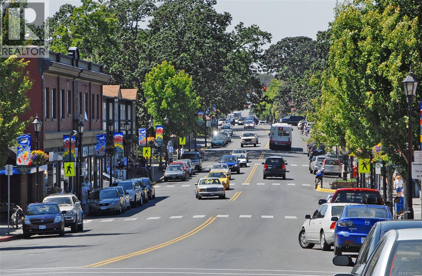  1327 Transit Road, Oak Bay