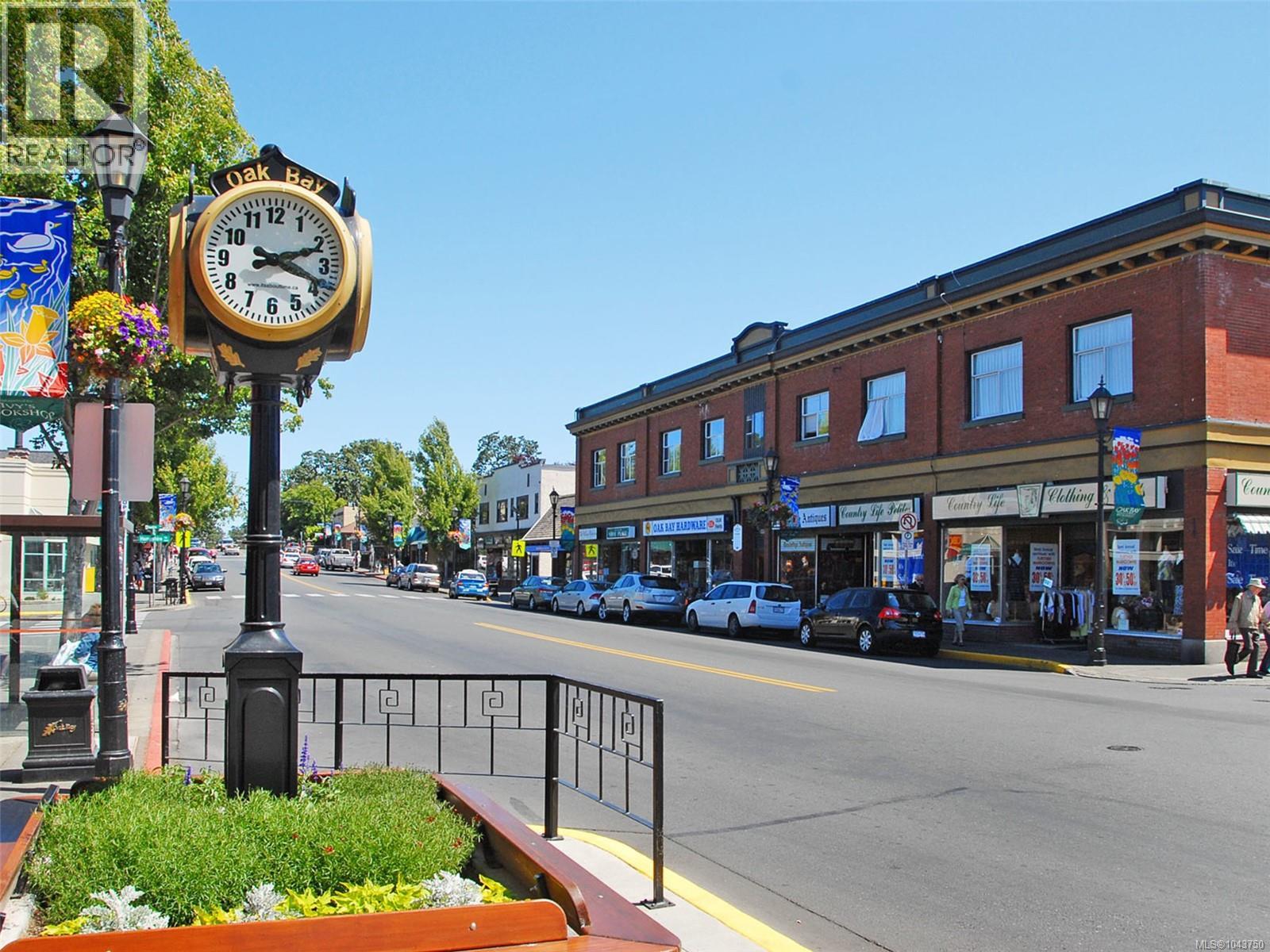  1327 Transit Road, Oak Bay