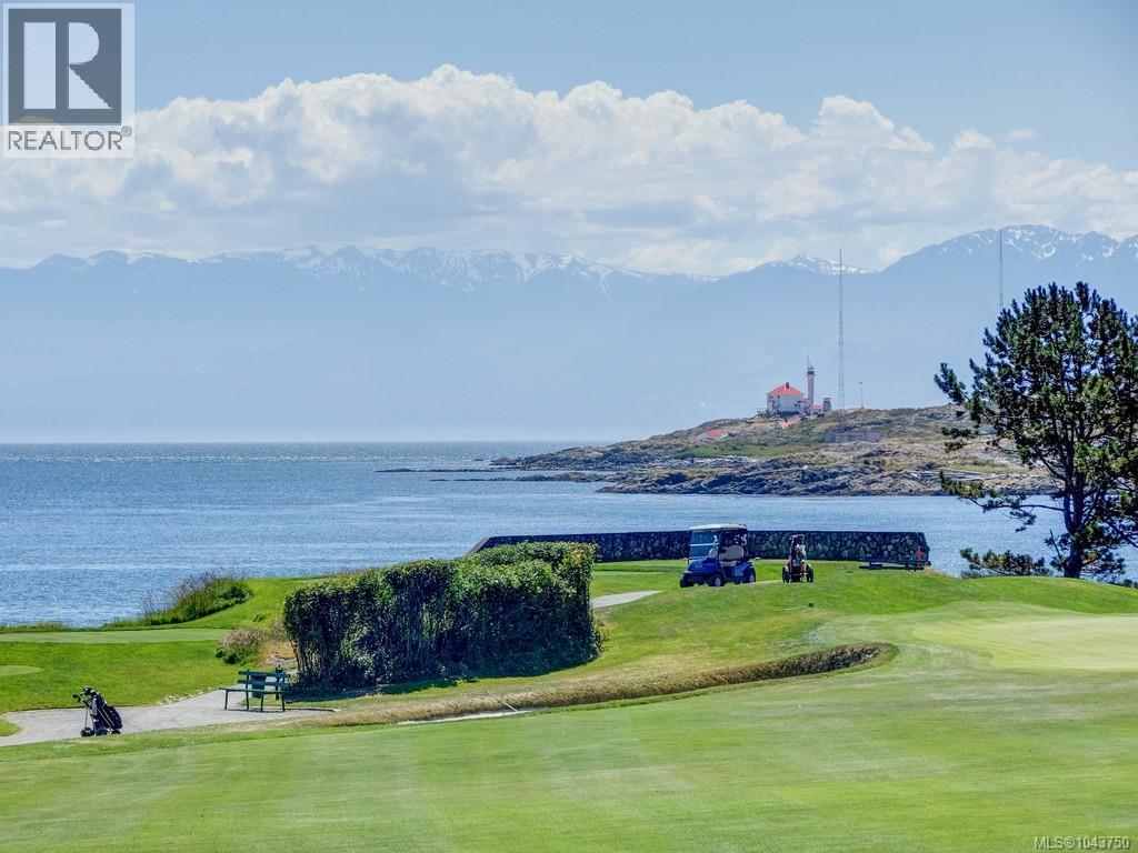  1327 Transit Road, Oak Bay