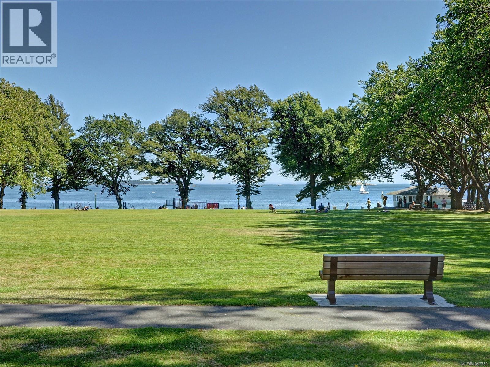  1327 Transit Road, Oak Bay