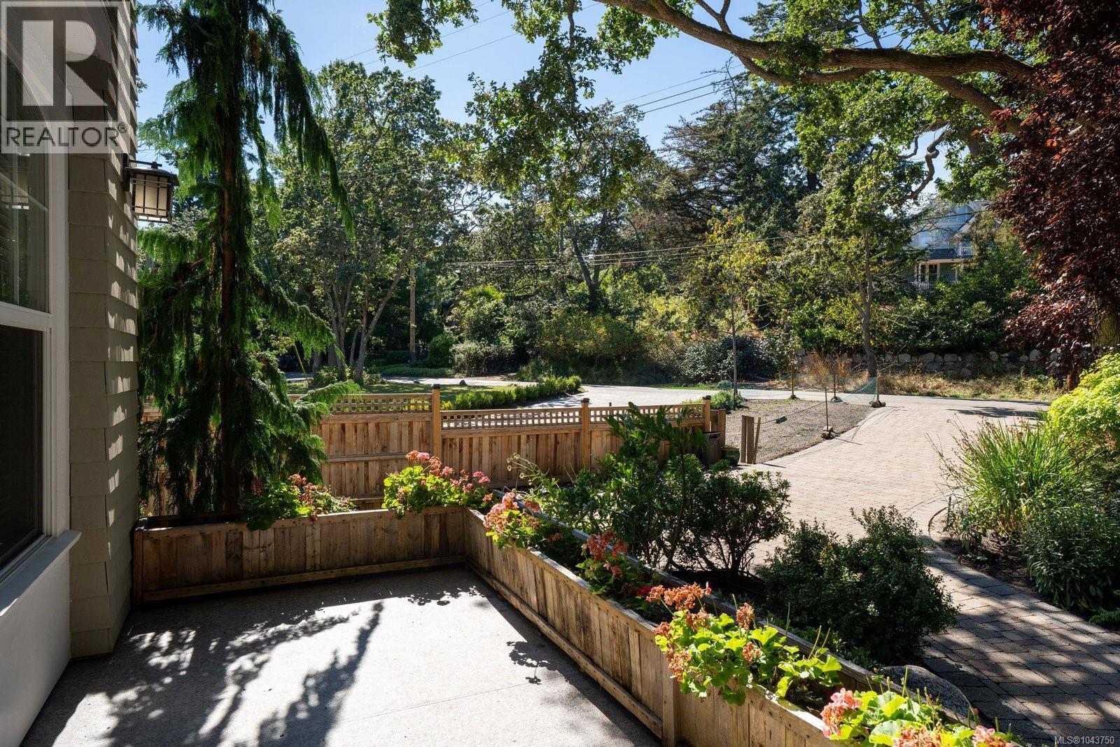  1327 Transit Road, Oak Bay