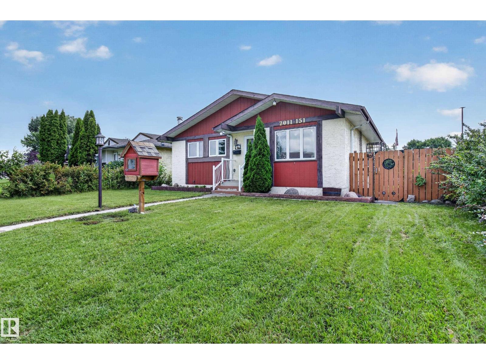 2011 151 AV NW, Fraser, Edmonton photo 1