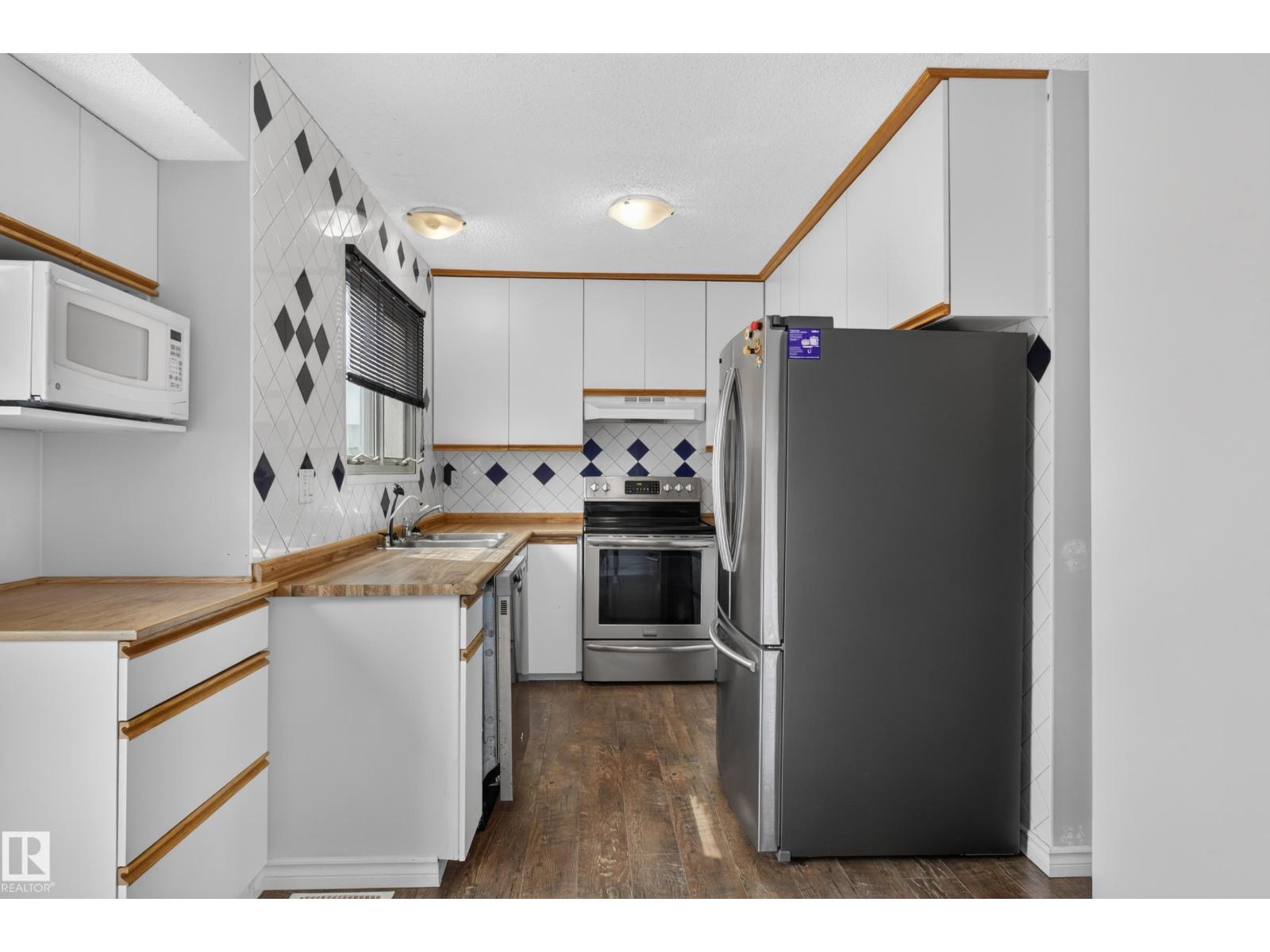 2011 151 Avenue NW - Photo 23