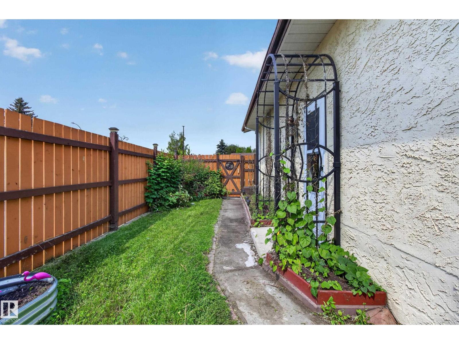 2011 151 Avenue NW - Photo 43