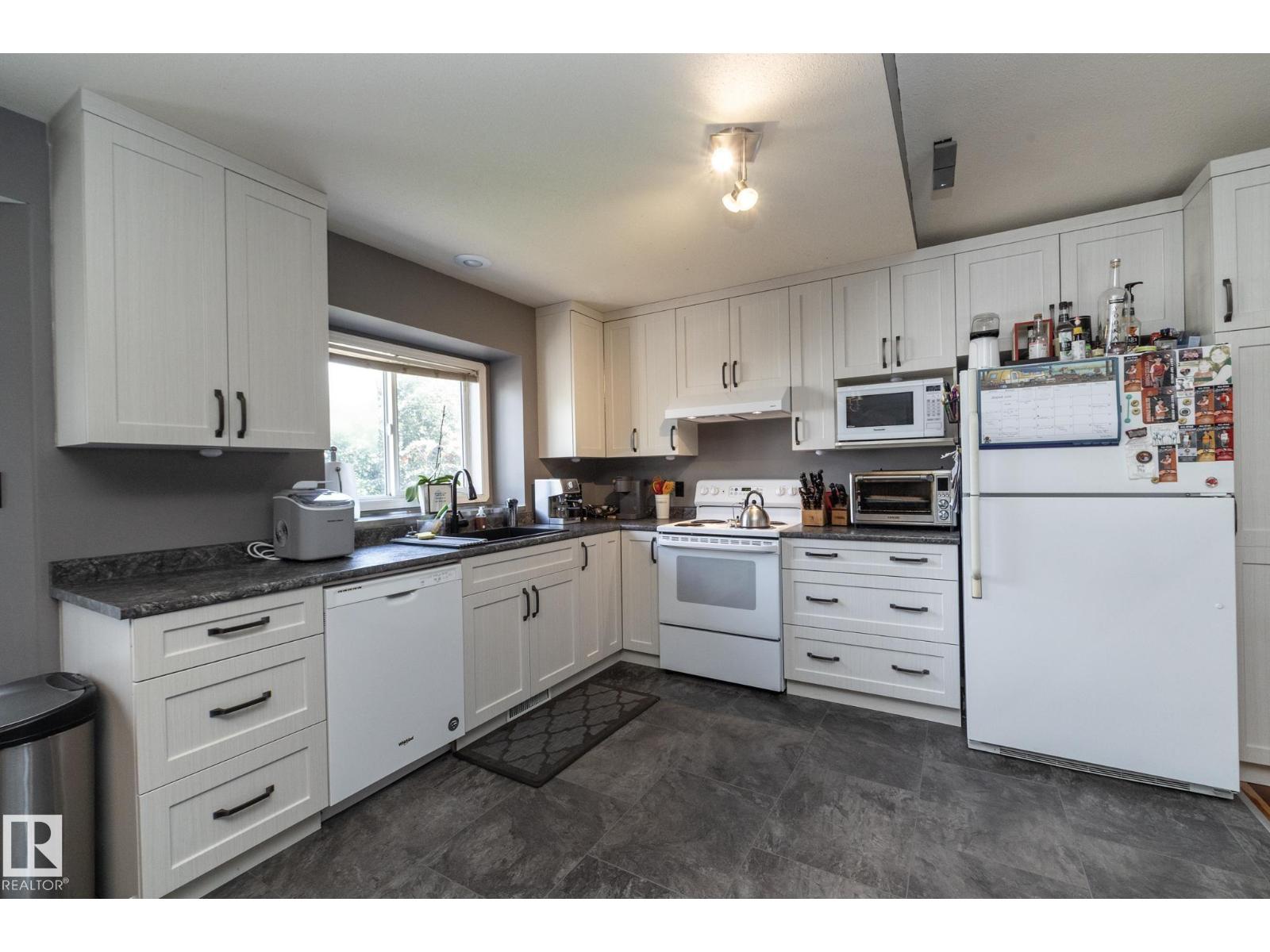 23 DELAGE CR, Deer Ridge (St. Albert), St. Albert photo 2