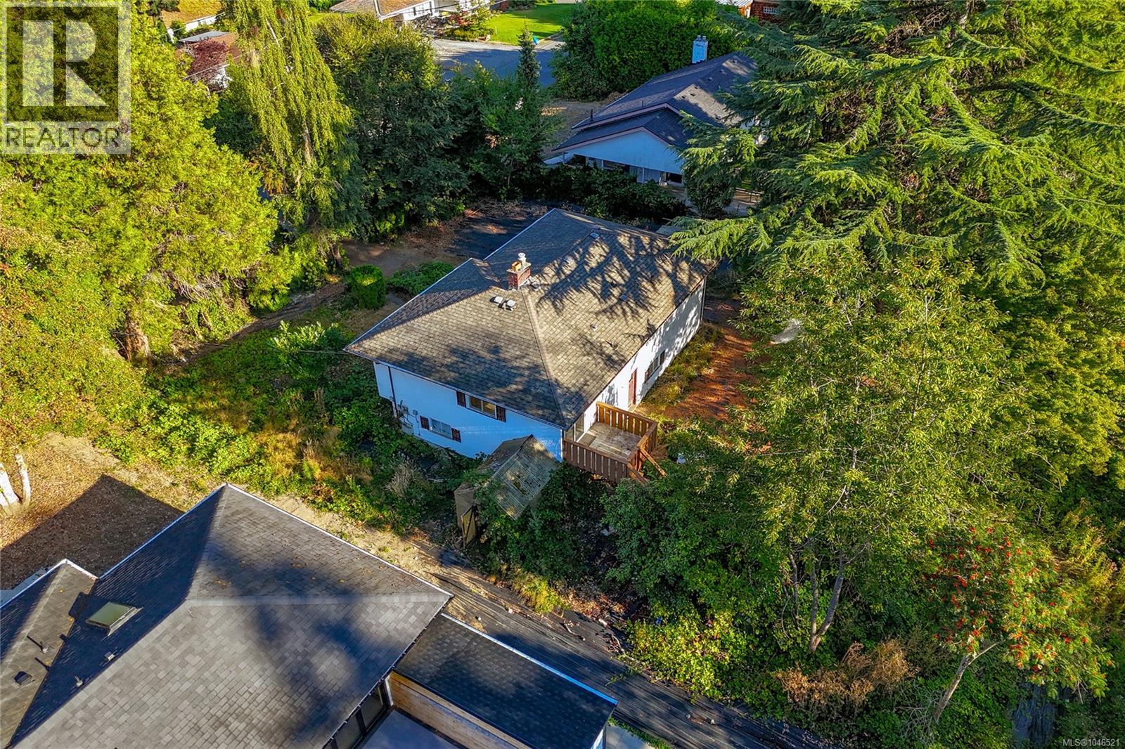  5287 Santa Clara Avenue, Saanich
