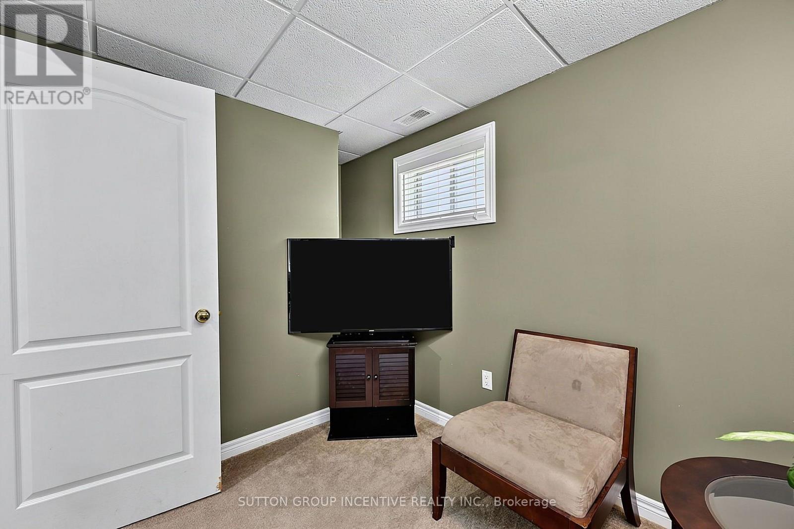 102 CUMMING DRIVE - 48
