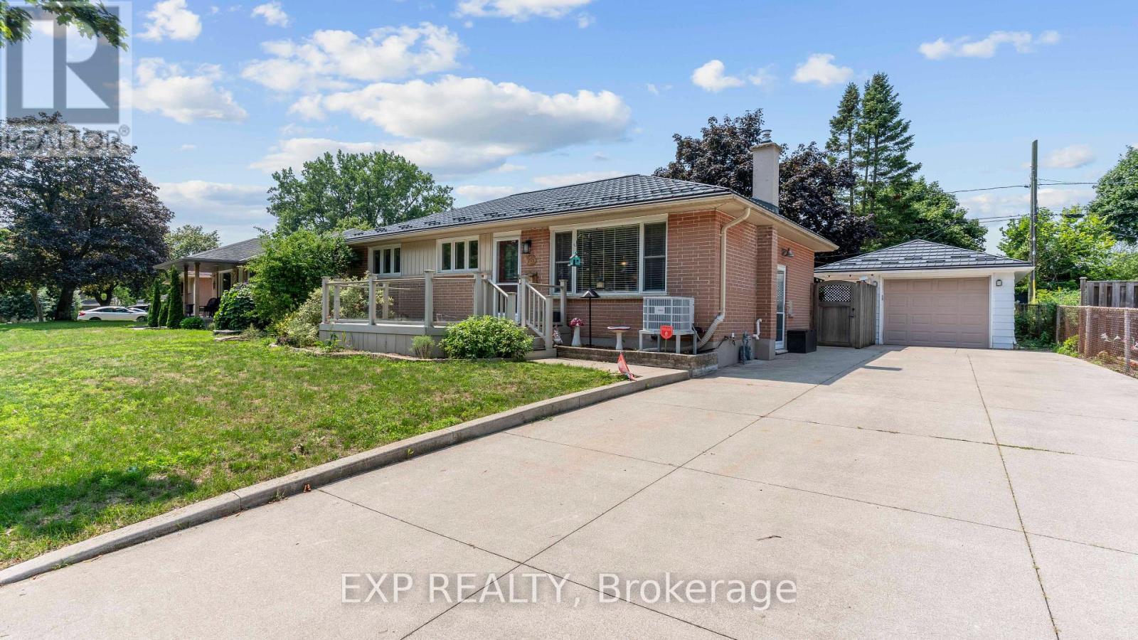 295 TWEEDSMUIR AVENUE