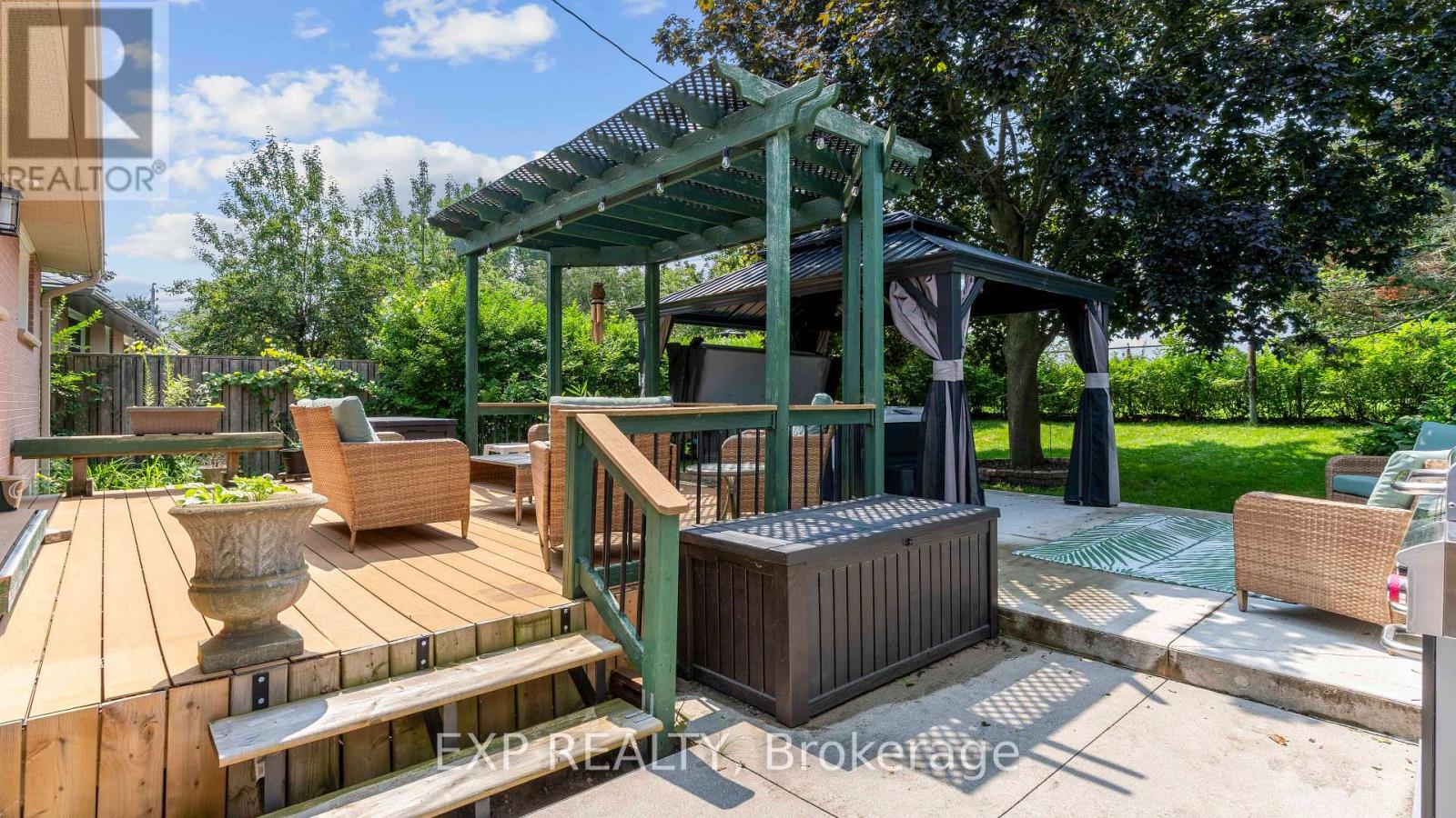 295 TWEEDSMUIR AVENUE - 35