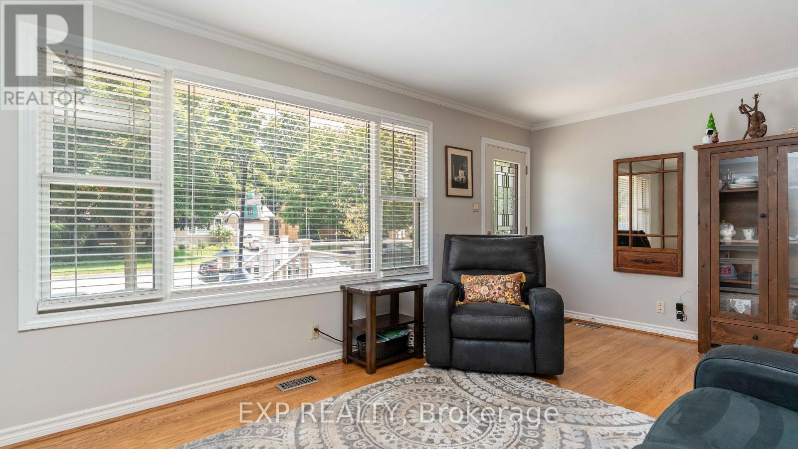 295 TWEEDSMUIR AVENUE - Image 4