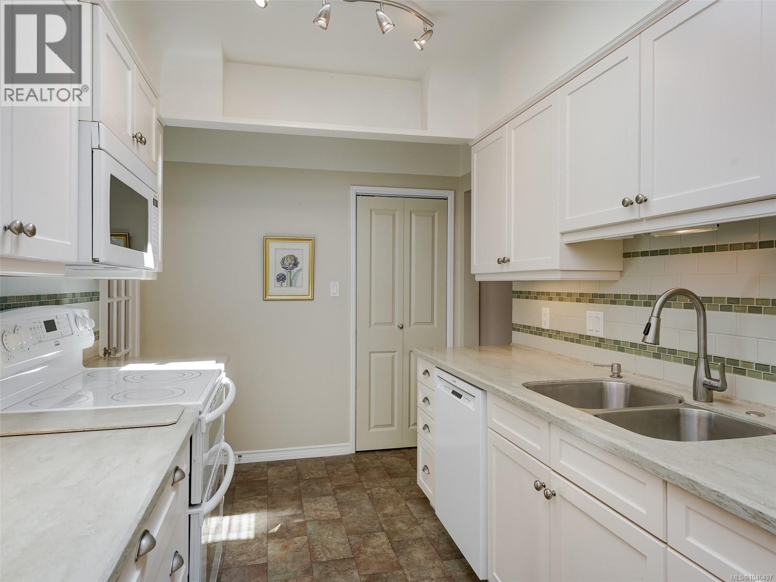 1941 Mayfair Dr - 10