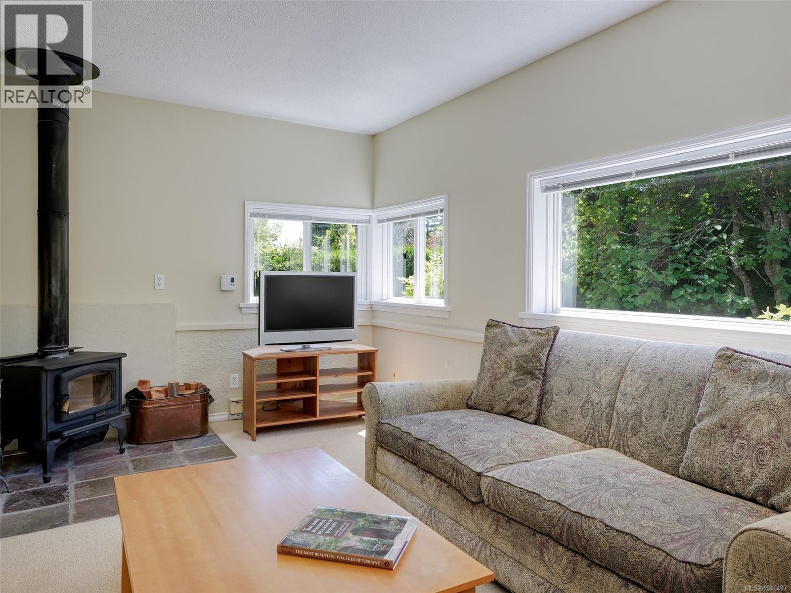 1941 Mayfair Dr - Image 12