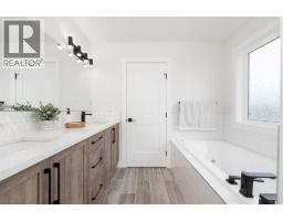 4pc Bathroom - 524 Waterford Grove, Chestermere, AB T1X2Z9 Photo 15