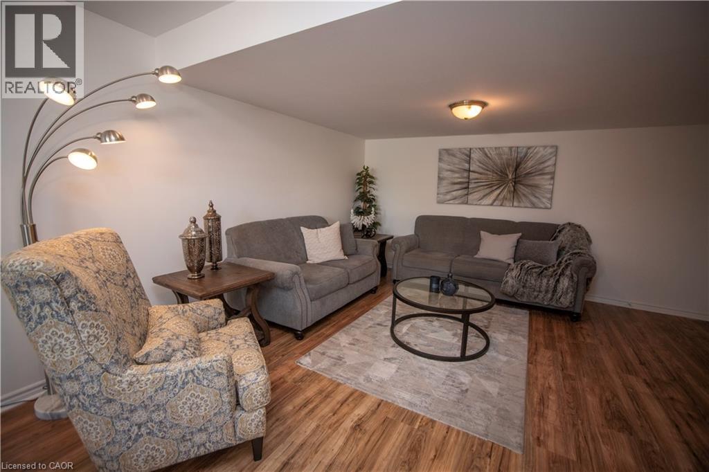 57 OSSINGTON Drive - 32