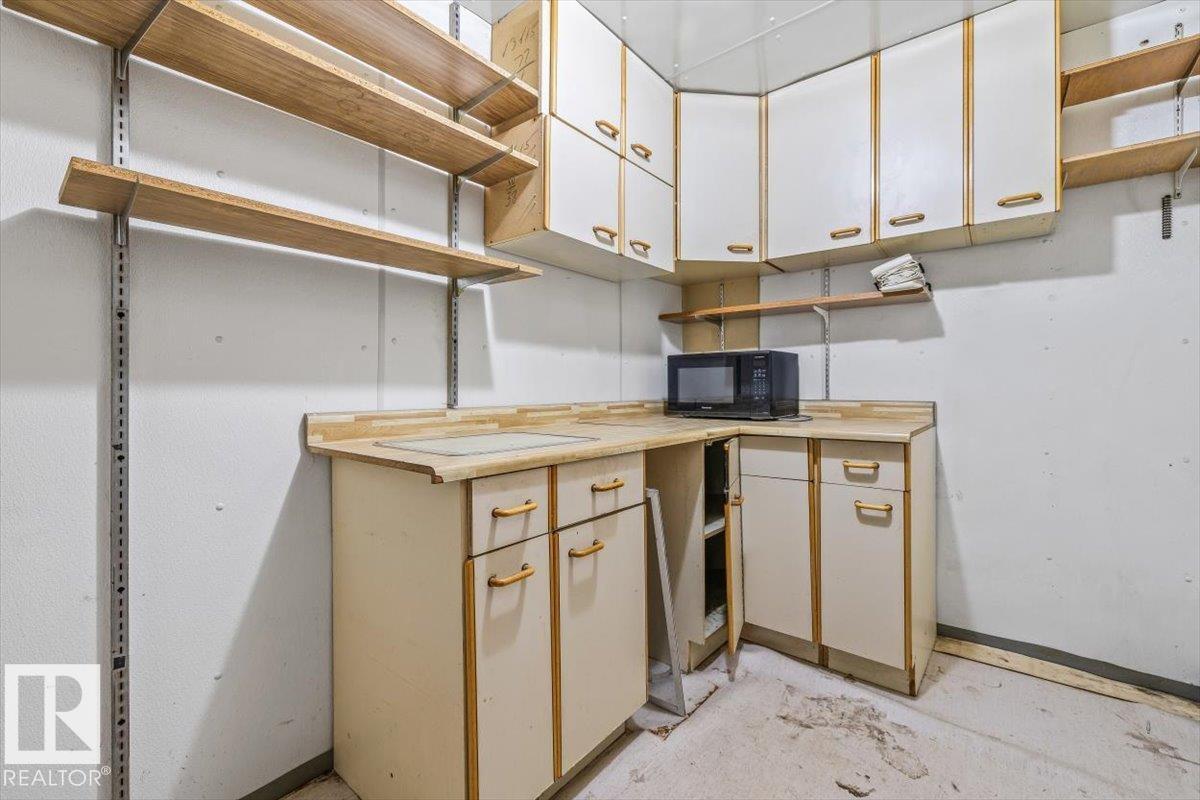 11408 81 Street NW - Photo 15