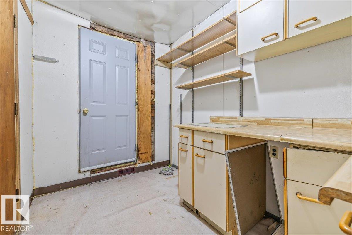 11408 81 Street NW - Photo 17