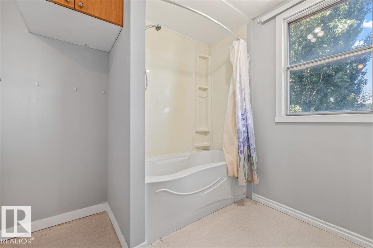 11408 81 ST NW - 32