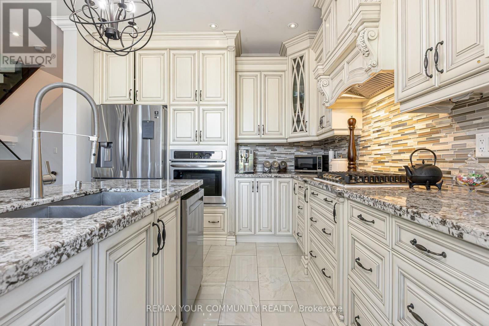 47 VANDERVOORT DRIVE - 10