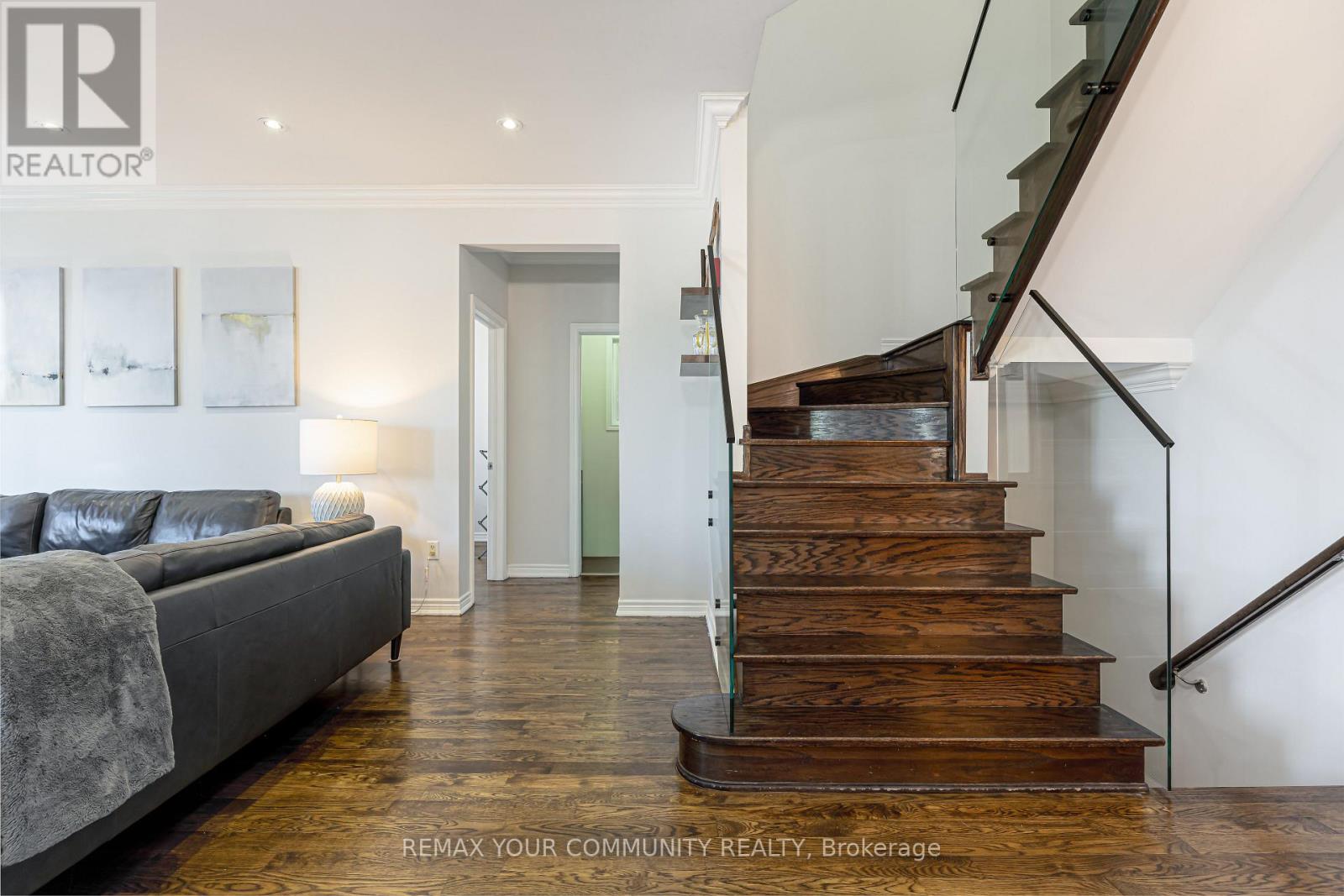 47 VANDERVOORT DRIVE - 13