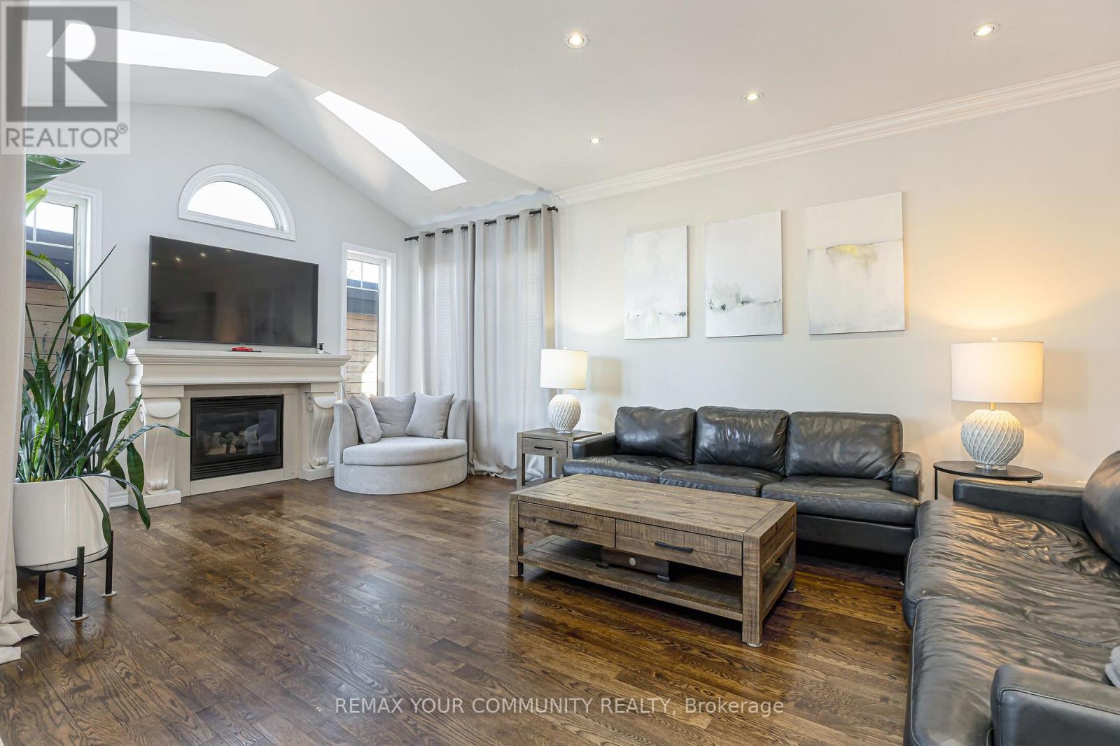 47 VANDERVOORT DRIVE - 14