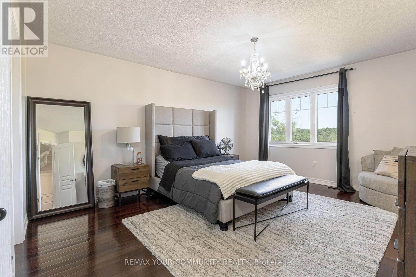 47 VANDERVOORT DRIVE - 18