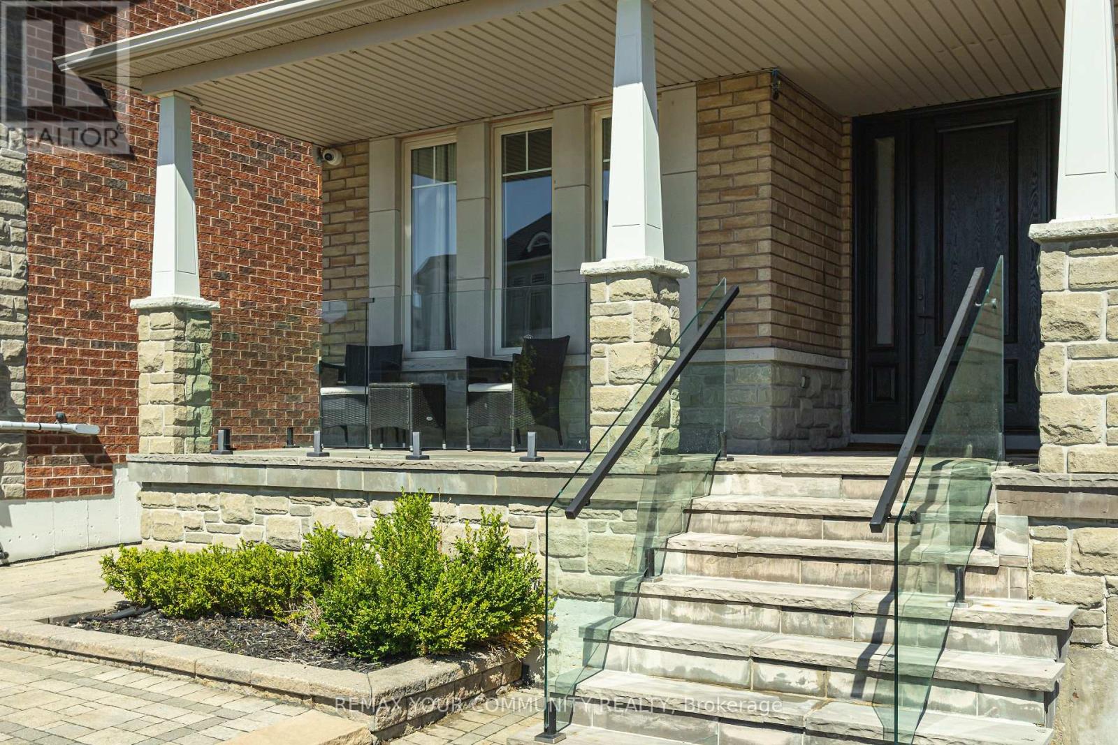 47 VANDERVOORT DRIVE - 2