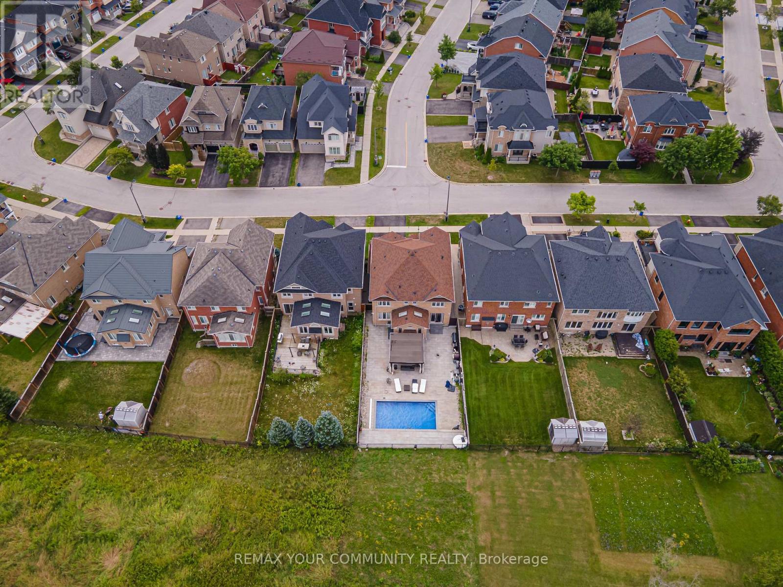 47 VANDERVOORT DRIVE - 46